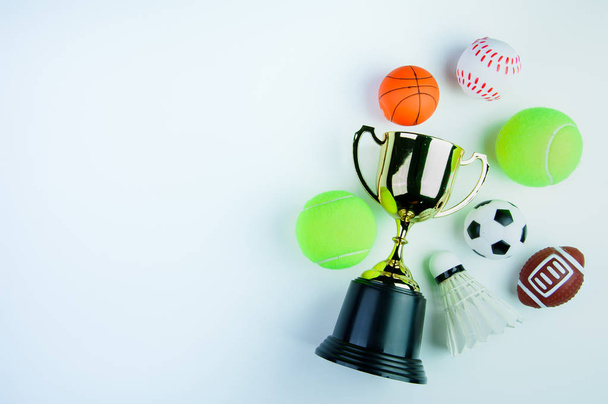 Золотой трофей, Футбольная игрушка, Бейсбольная игрушка, Шаттл, Теннис ба
 - Фото, изображение