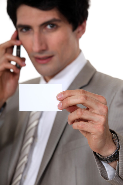 Красивый бизнесмен показывает визитку
 - Фото, изображение