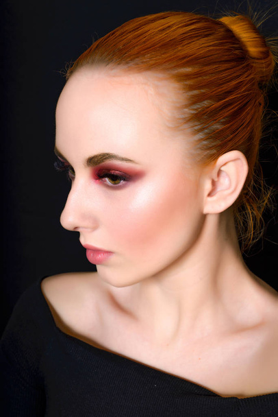 Beautiful girl with a pink make-up  - Foto, afbeelding