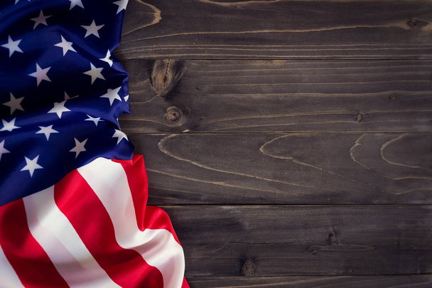 USA flag on wooden wall background and texture with space - Foto, afbeelding