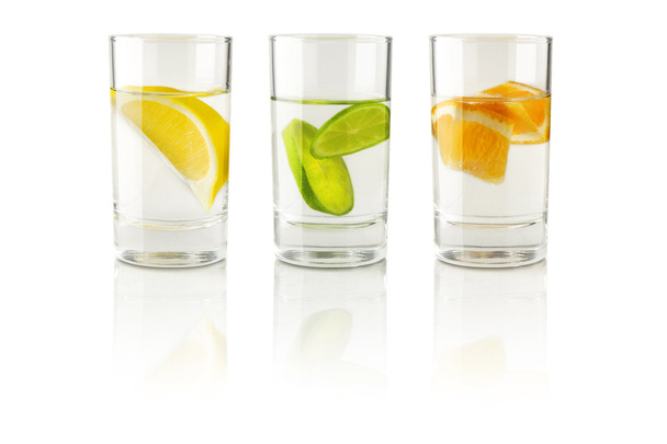 Фрукты в стаканах с водой
 - Фото, изображение