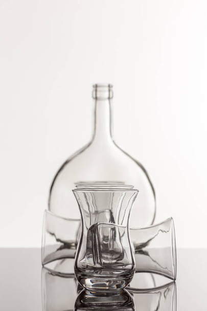 Empty transparent bottle and glass - Foto, Bild