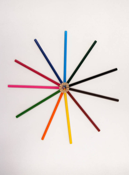 Circle of colorful pencils or crayons - 写真・画像