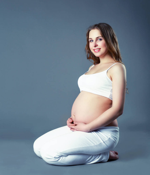 Schöne schwangere Frau - Foto, Bild