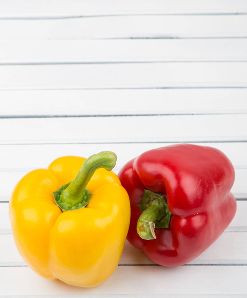 Červená a žlutá paprika nebo pepř - Fotografie, Obrázek
