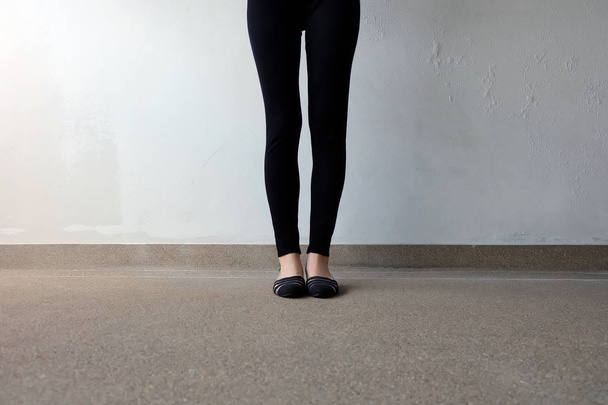 Woman in Black Pants and Black Shoes  - Foto, Bild