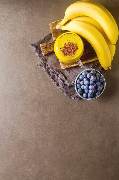 Fresh homemade smoothie with banana, quinoa and berries. Dark ba - Foto, Bild
