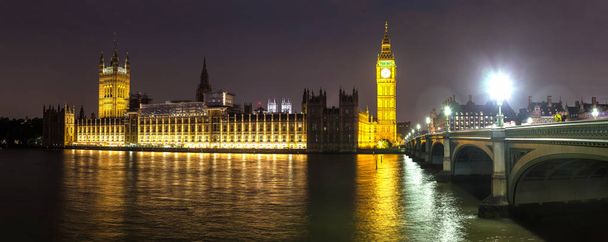 Parlamentin talot ja Westminsterin silta
 - Valokuva, kuva