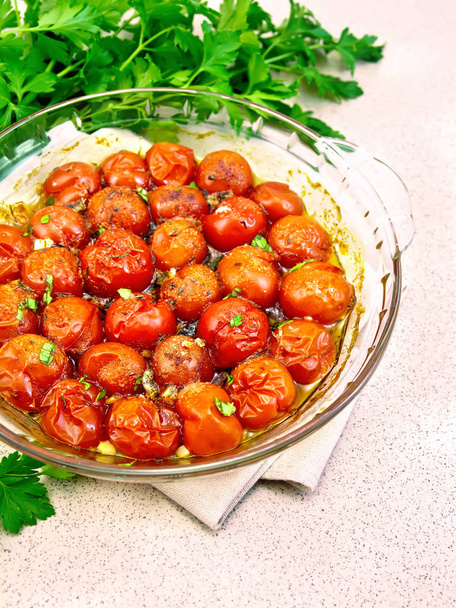 Tomatoes baked in pan on table - Φωτογραφία, εικόνα