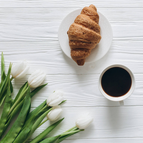 tulips with coffee and croissant - Zdjęcie, obraz