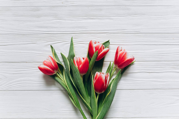 květy červené tulipány - Fotografie, Obrázek