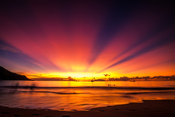 Seychelle-szigeteki strand gyönyörű naplemente - Fotó, kép