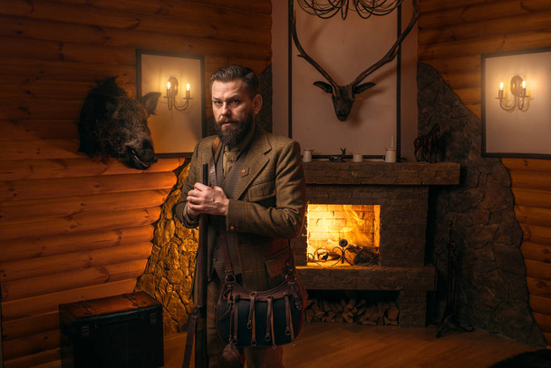 vintage giyim erkekte avcı - Fotoğraf, Görsel