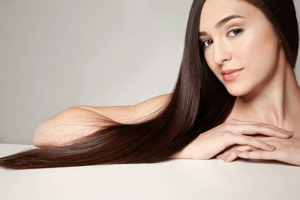 woman with long straight hair  - Foto, Imagem