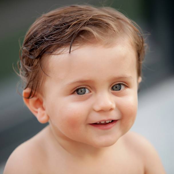 濡れた髪と美しい赤ちゃん - 写真・画像