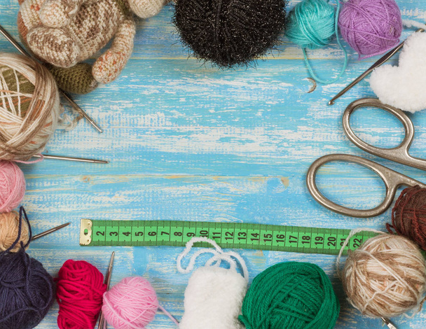 Set of accessories for knitting with a measuring tape. - Foto, afbeelding