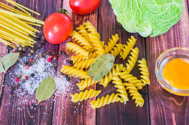 Stilleven met pasta ingrediënten - Foto, afbeelding