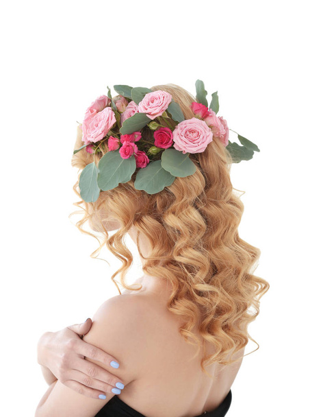Молода жінка з квітами у волоссі
 - Фото, зображення