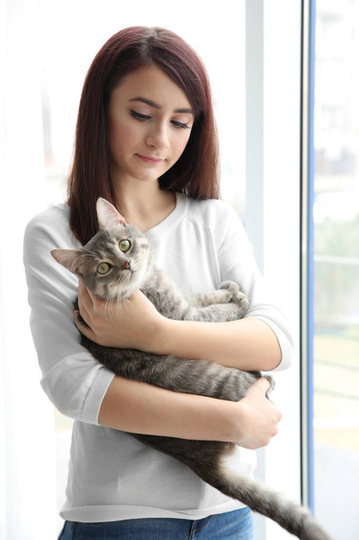 Beautiful woman with cute cat   - Foto, afbeelding