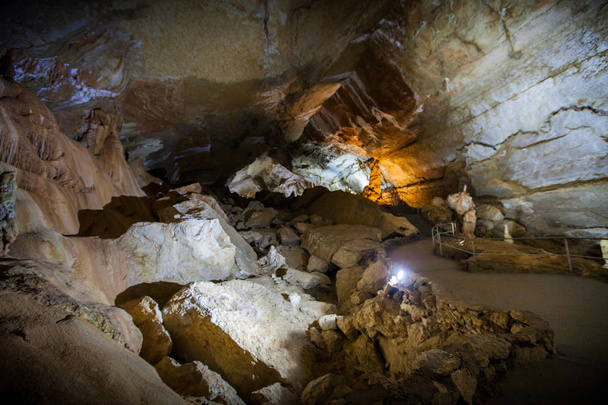  クリミア半島の地下トンネル - 写真・画像