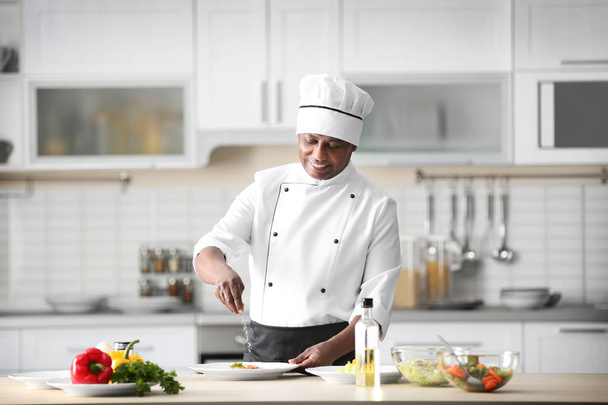 Mature Indian chef cooking in kitchen - Foto, Imagem