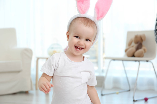 baby in bunny ears - Foto, Imagen