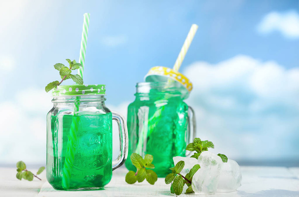 Drink fresh mint with ice. - Foto, Imagen