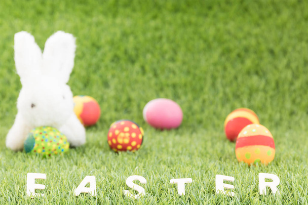 Кролячі іграшки та великодні яйця з текстом
 - Фото, зображення