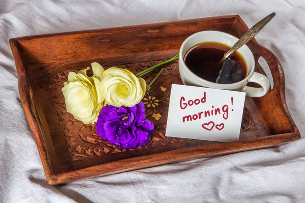 Завтрак в постель. Чашка, кофе, красный, бархат, торт и записка с т
 - Фото, изображение