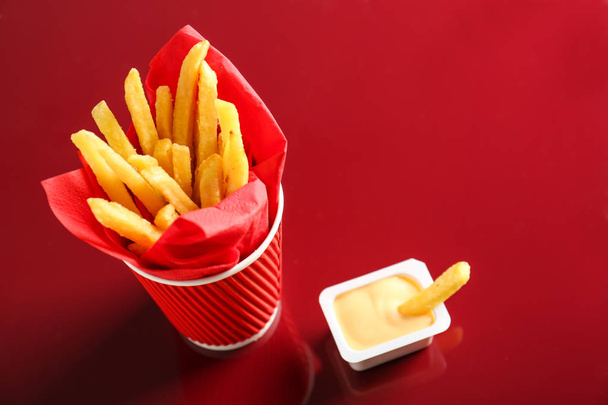 french fries with cheese sauce - Valokuva, kuva