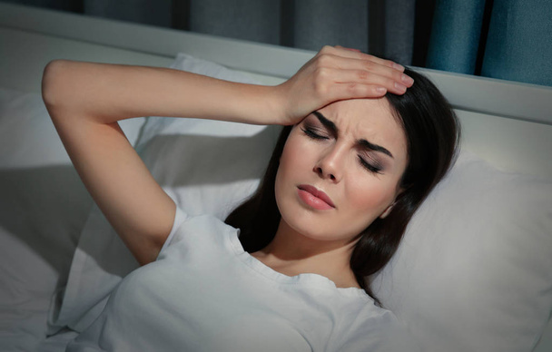 woman suffering from headache - Zdjęcie, obraz