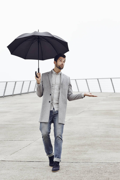 Handsome man with umbrella - Foto, Imagen