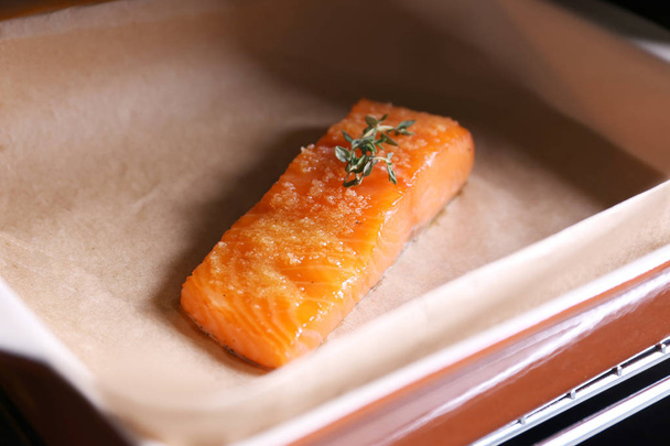 Freshly salted salmon fillet - Zdjęcie, obraz