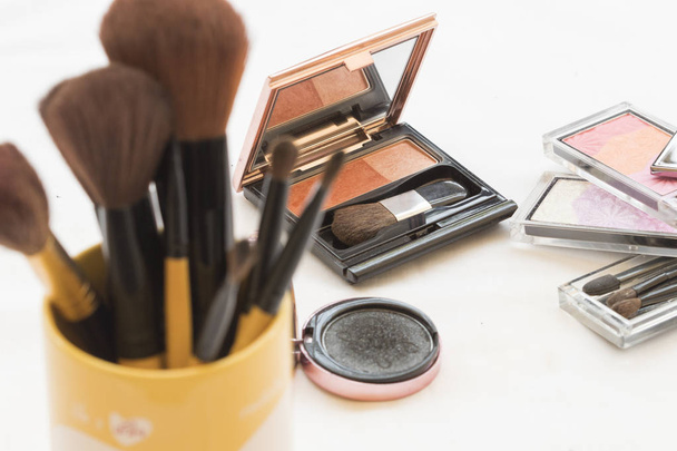 escova para cosméticos maquiagem rosto da pele
  - Foto, Imagem