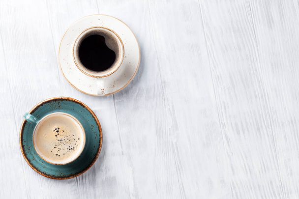 Tazas de café en la mesa
 - Foto, imagen