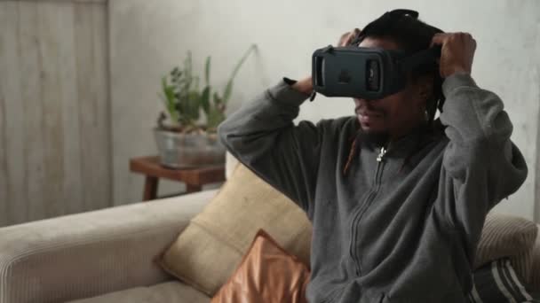 Closeup man putting on virtual reality 3d glasses - Filmati, video