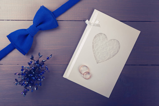 wedding accessories and rings on invitation card - Fotografie, Obrázek