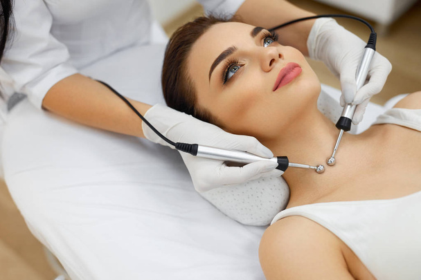 Cosmetology. Woman At Spa Receiving Microcurrent Therapy - Foto, immagini