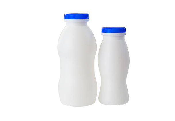 Botella blanca para productos lácteos aislados en blanco
  - Foto, Imagen