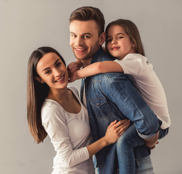 Happy young family - Foto, afbeelding