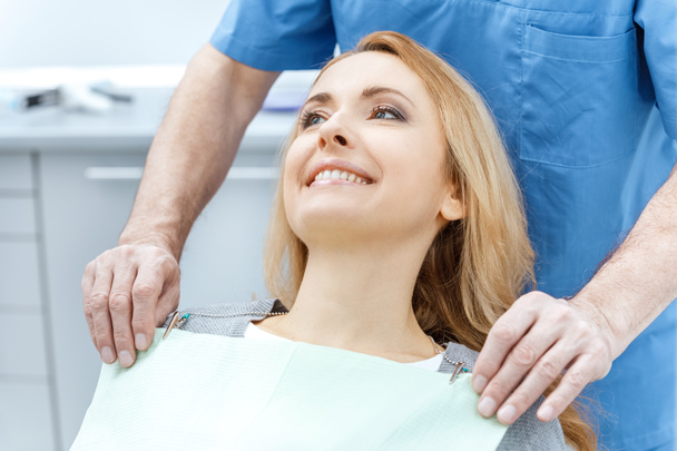 woman in dental clinic - Foto, afbeelding