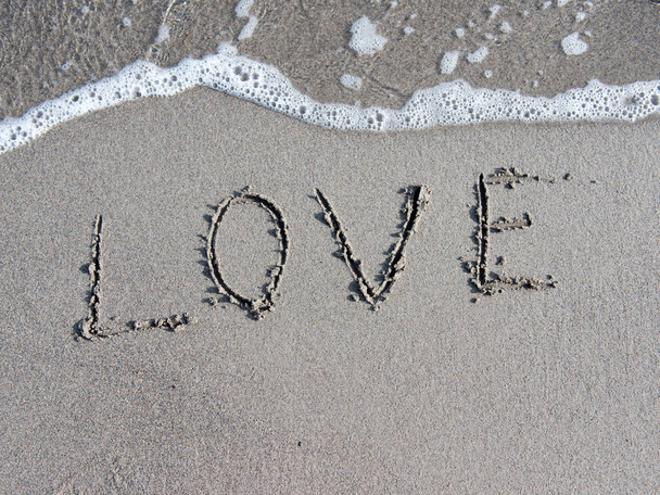 LOVE written on beach. - Фото, изображение