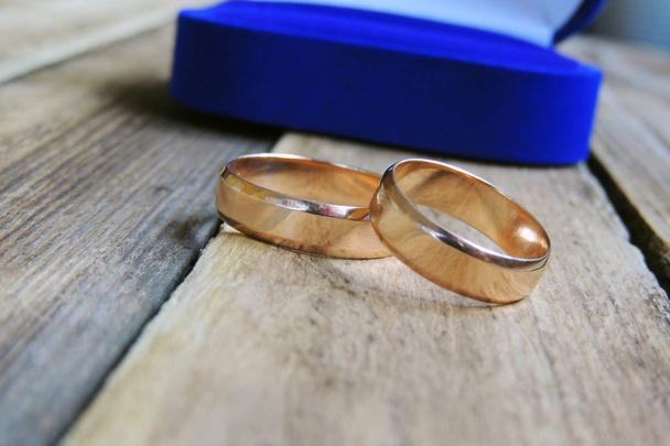 Casal anéis de casamento
 - Foto, Imagem