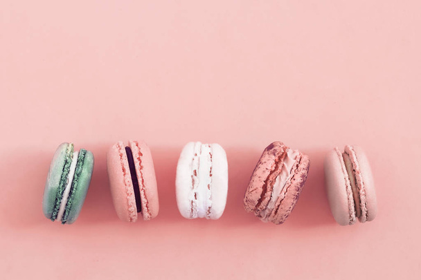 Французький барвисті десертів вид зверху - Фото, зображення
