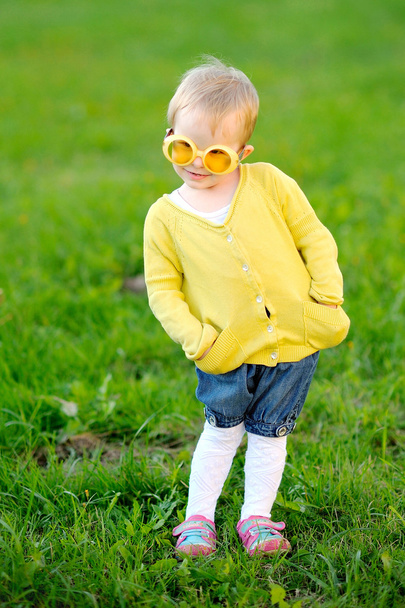 Portrait of little girl outdoors in summer - Φωτογραφία, εικόνα