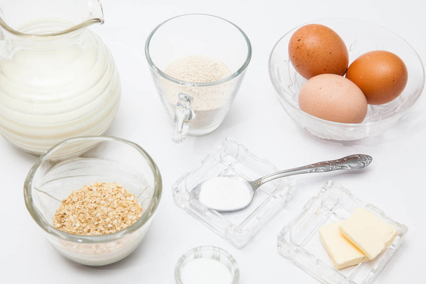 Ingrédients pour préparer des crêpes de quinoa
 - Photo, image