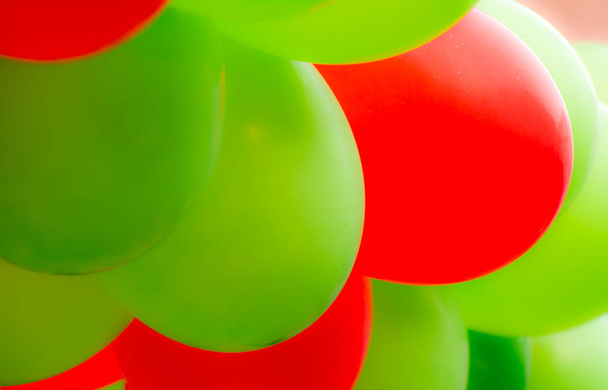 Abstract achtergrond van de rode en groene ballon - Foto, afbeelding