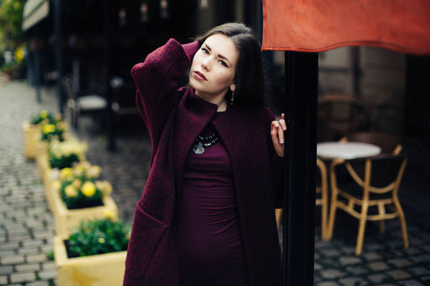  young woman in  coat posing - Fotografie, Obrázek