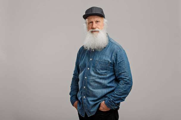 old man with a long beard - 写真・画像