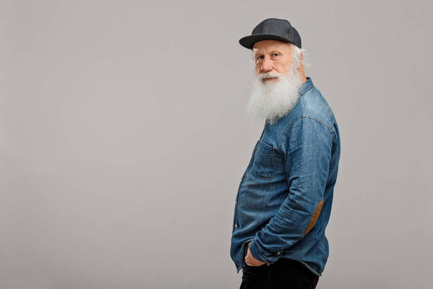 old man with a long beard - Fotoğraf, Görsel